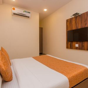 Hotel O Golden Nest Near Chhatrapati Shivaji International Airport